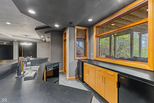 $2,375,000 | 720 East 400th Street North, Anderson, IN 46012