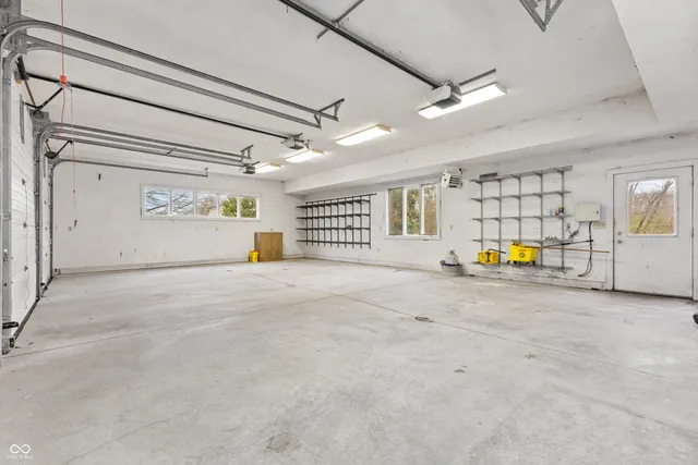 $2,375,000 | 720 East 400th Street North, Anderson, IN 46012