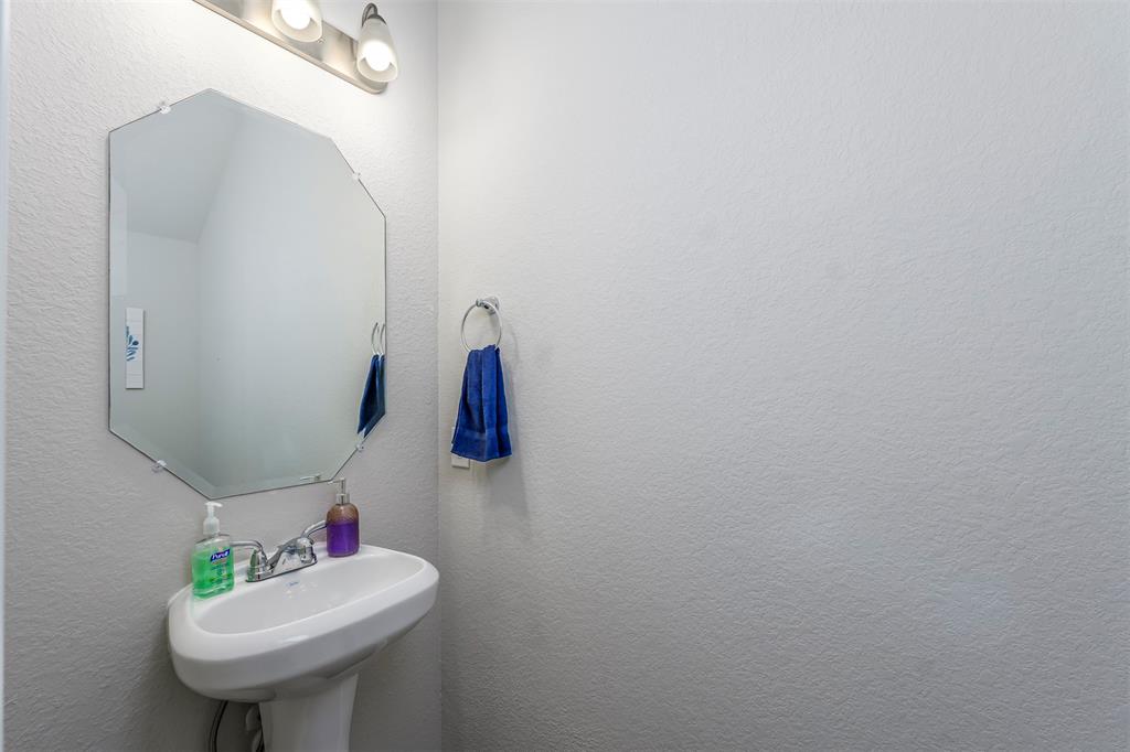 8232 Cheetah Path Godley, TX 76044 - Photo 22 of 27 Half Bath