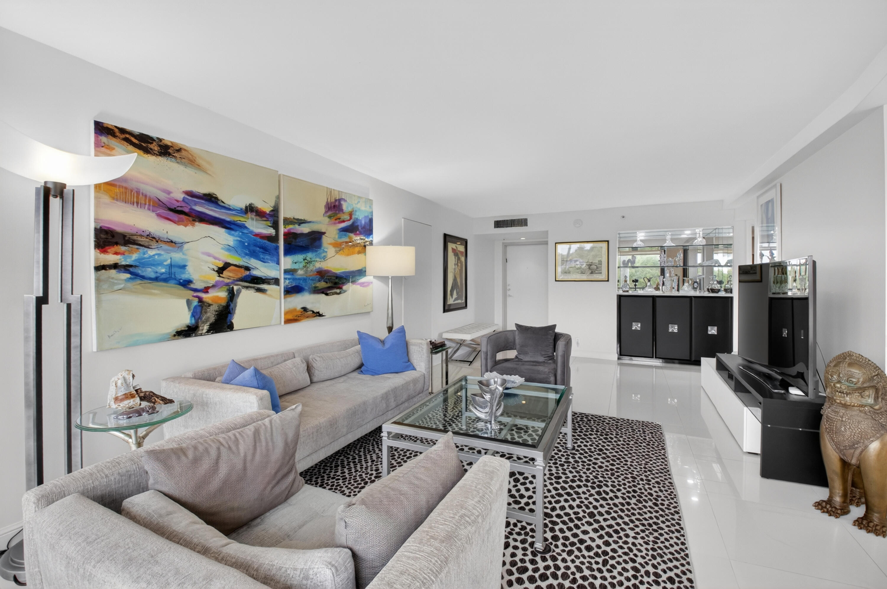 7738 Lakeside Boulevard, Unit 334 Boca Raton, FL 33434 - Photo 7 of 61 LIVING ROOM