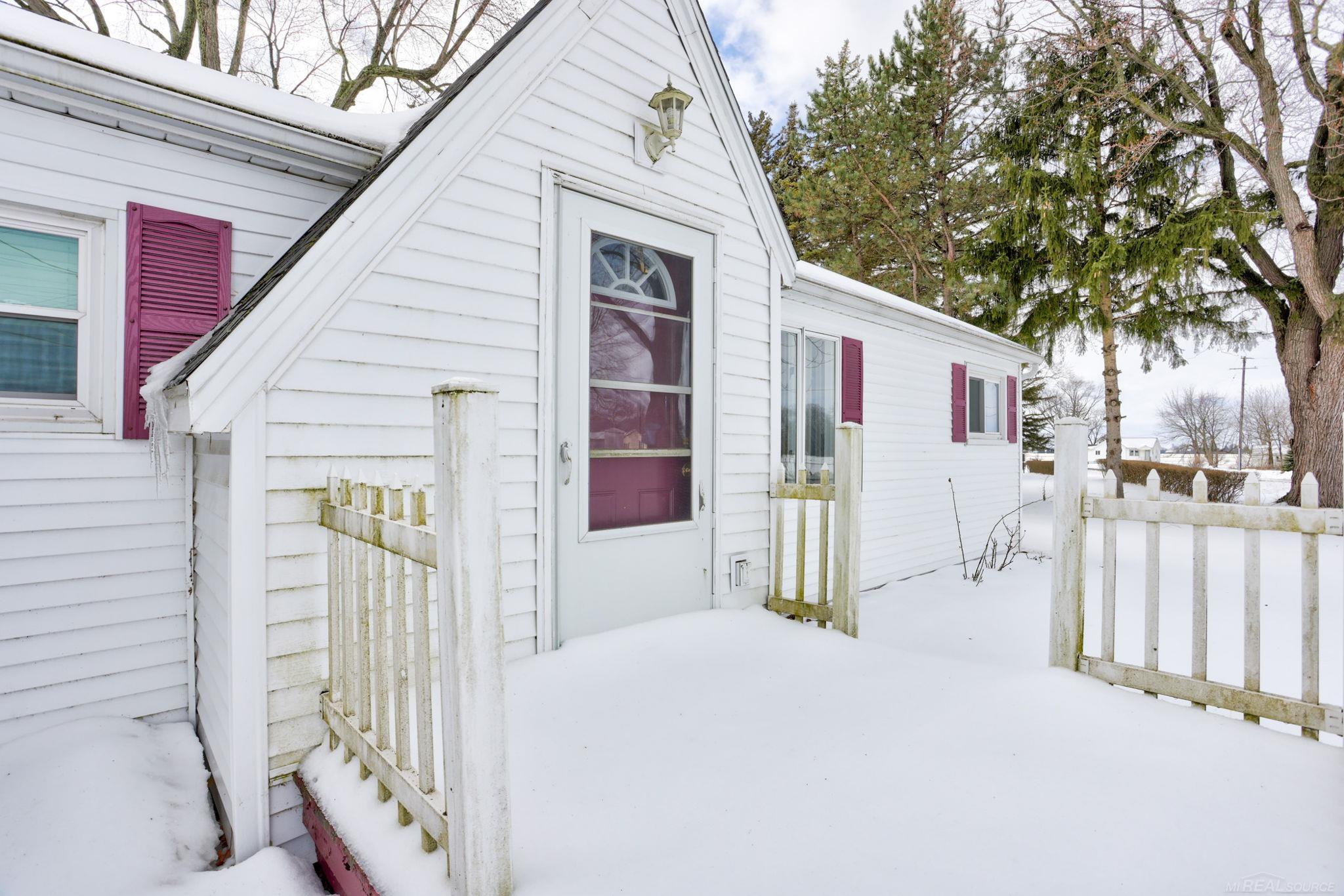12840 Wadsworth Road Reese, MI 48757 - Photo 5 of 43 50102580-4.JPG