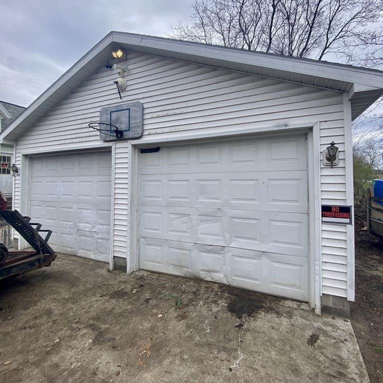 217 10th Street Manistee, MI 49660 - Photo 3 of 10