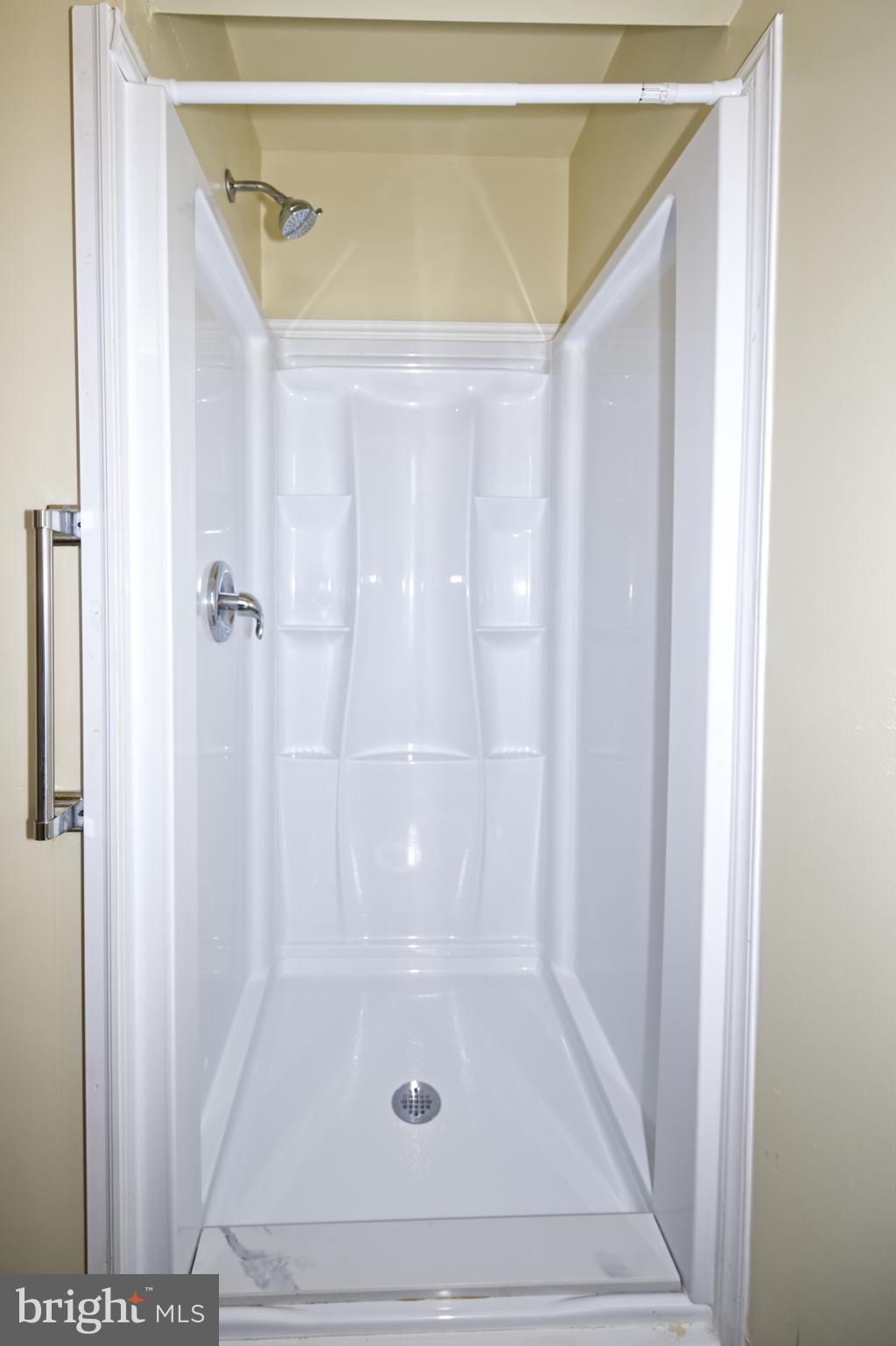 843 Townsend Boulevard Dover, DE 19901 - Photo 30 of 35 a bathroom with a shower