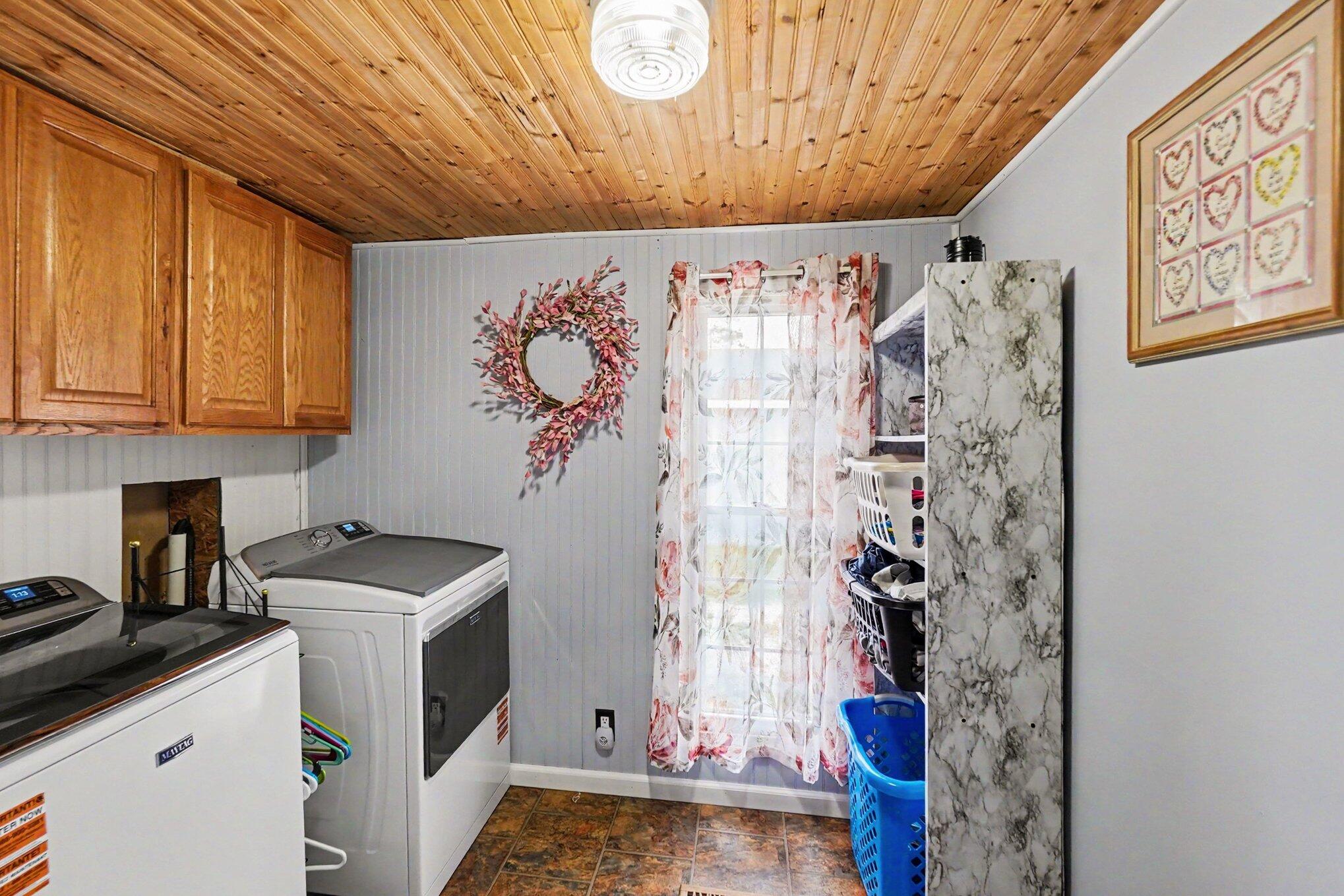 21029 11 Mile Road Reed City, MI 49677 - Photo 17 of 27 012_file_2031