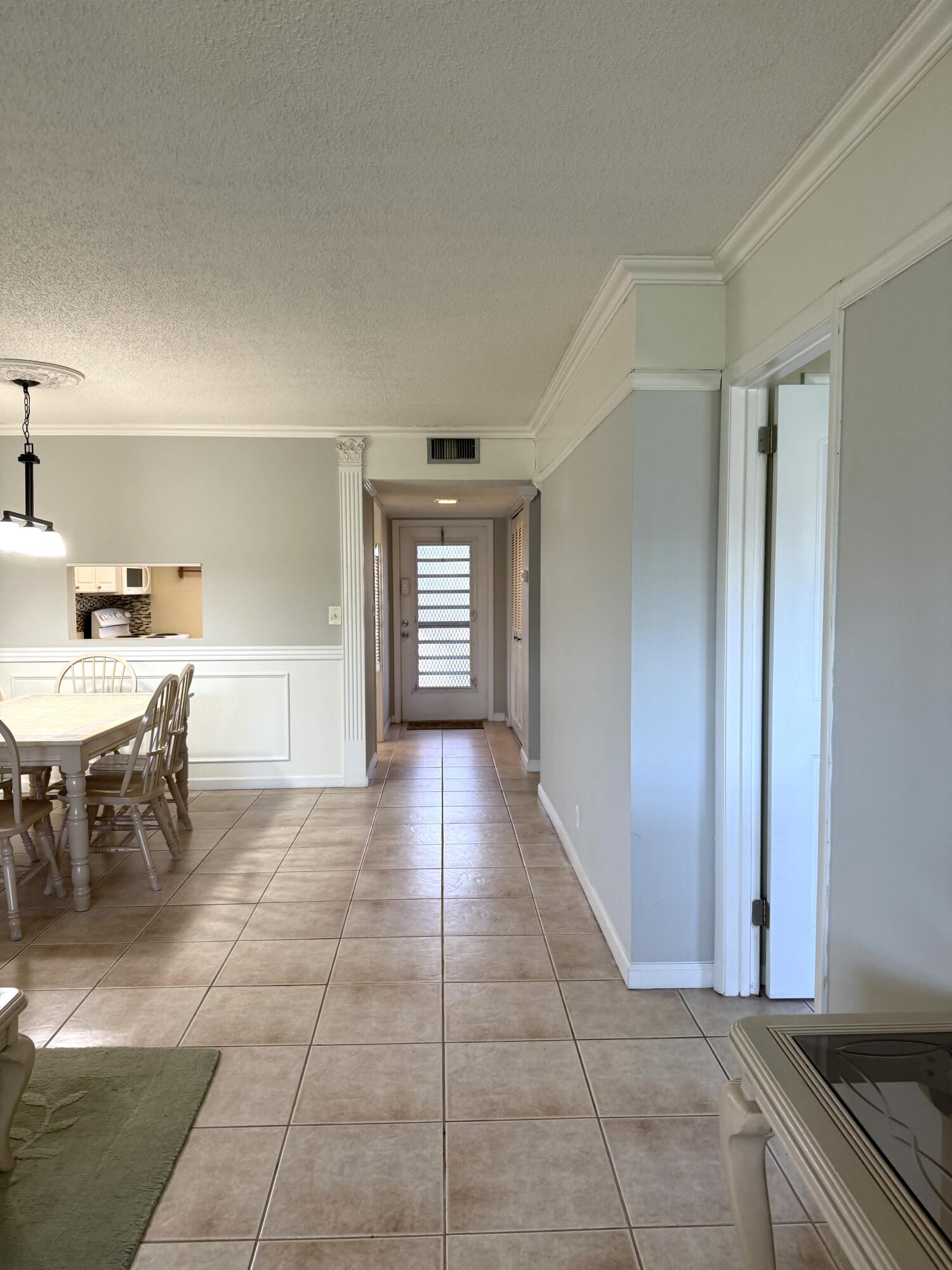 9272 Southwest 3rd Street, Unit 407 Boca Raton, FL 33428 - Photo 47 of 51 Living Hallway