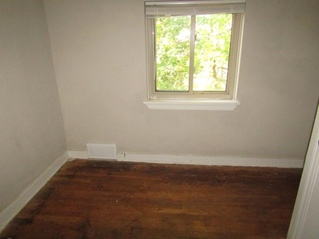8601 Westwood Road Pittsburgh, PA 15235 - Photo 21 of 28 an empty room with a window