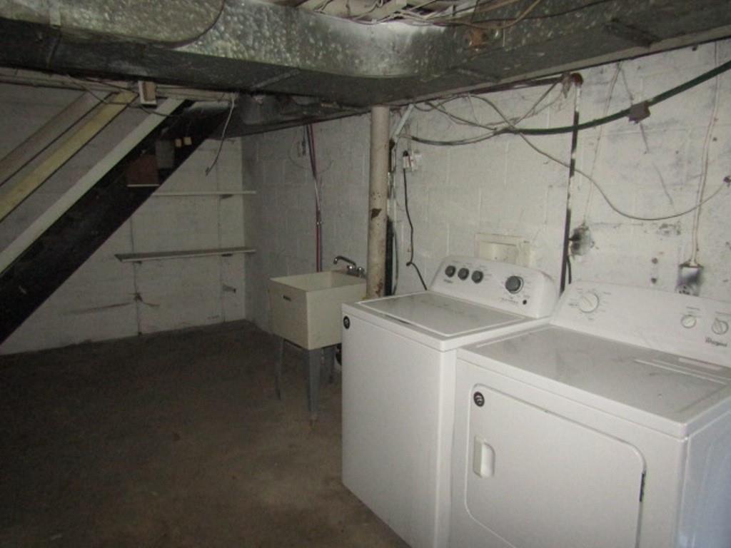 8601 Westwood Road Pittsburgh, PA 15235 - Photo 28 of 28 a utility room with dryer and washer