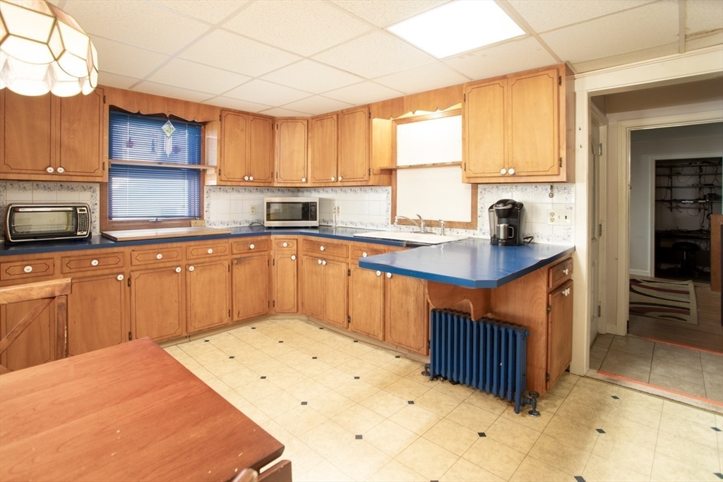 186 Lowell Street Fall River, MA 02721 - Photo 5 of 24 Gallery Image 5