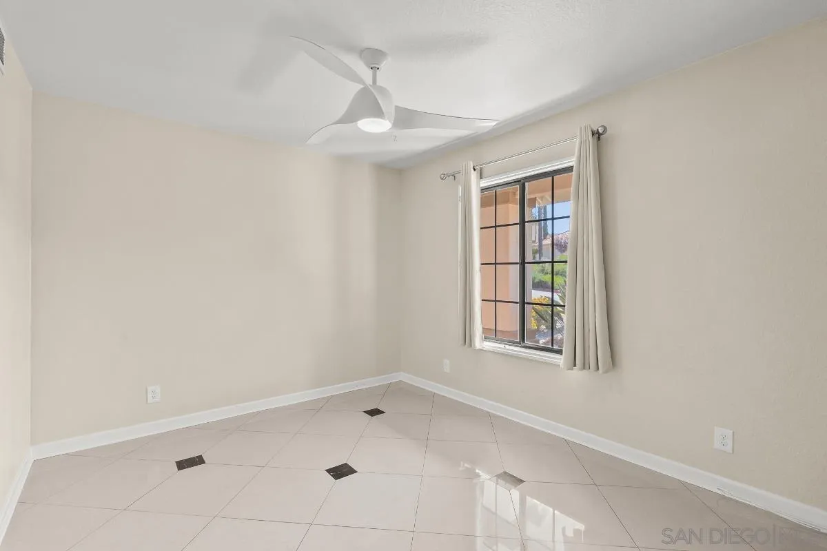 404 Summerhill Terrace Alpine, CA 91901 - Photo 25 of 40 an empty room with a window
