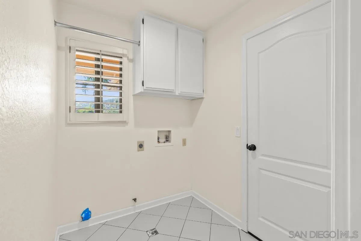 404 Summerhill Terrace Alpine, CA 91901 - Photo 26 of 40 a view of an empty room