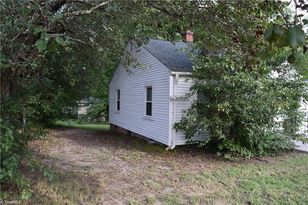 210 Oakview Road High Point, NC 27265 - Photo 3 of 9