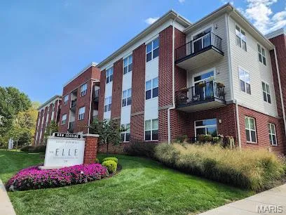 $1,999 | 226 East Lockwood Avenue, Unit 112, St. Louis, MO 63119