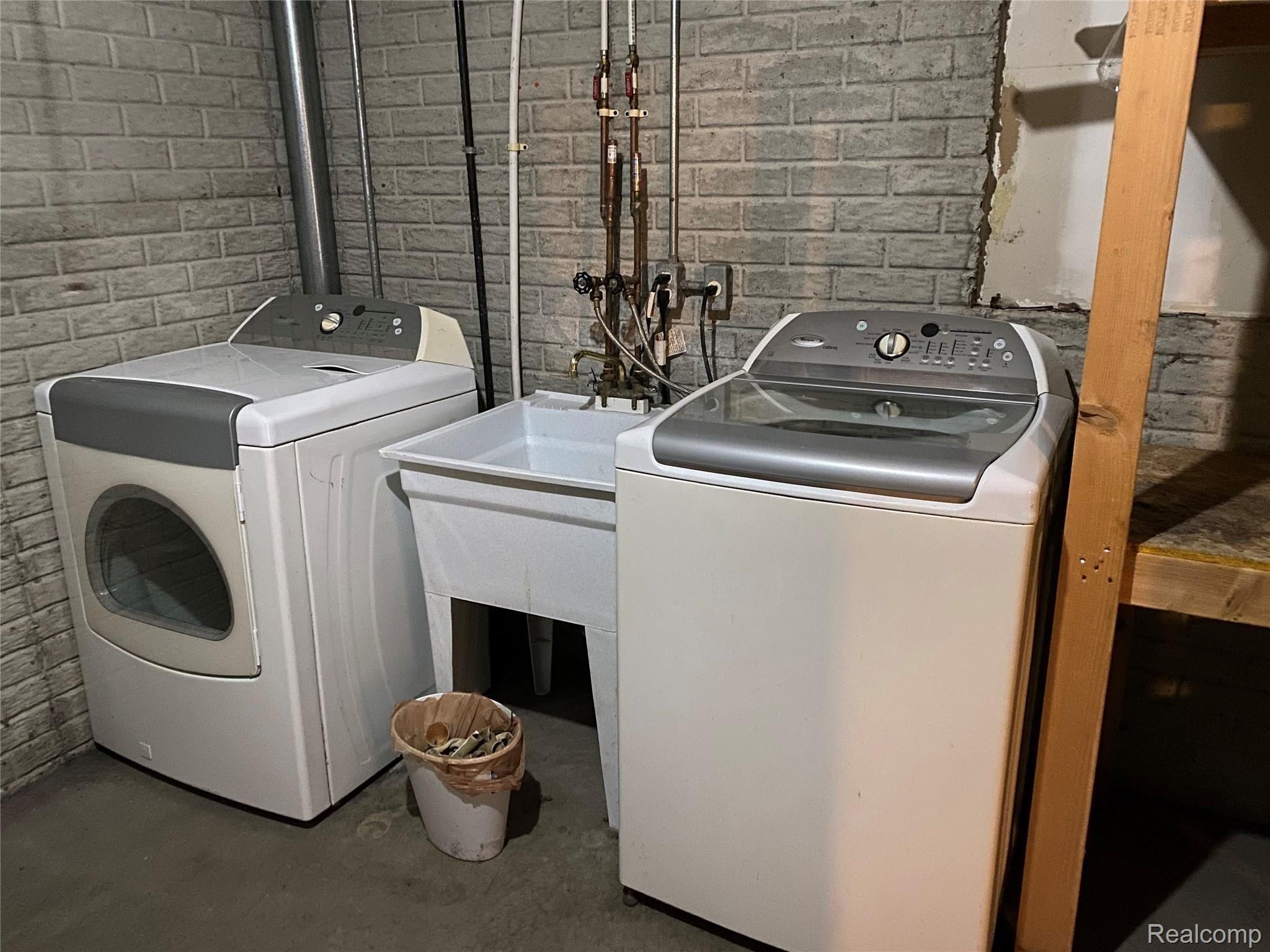 603 East Davisburg Road Holly, MI 48442 - Photo 28 of 29 All Appliances Included!