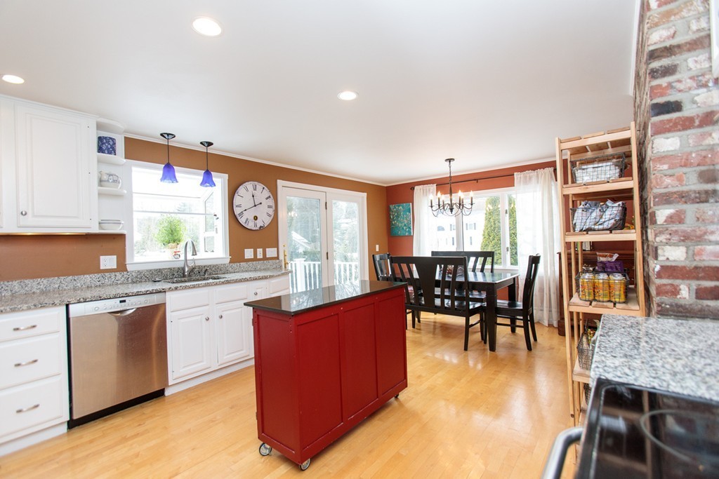 11 Cottonwood Road Wellesley, MA 02482 - Photo 12 of 18