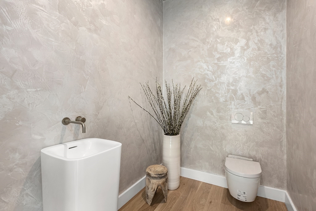 21 White Oak Road Newton, MA 02468 - Photo 16 of 27 a bathroom with a toilet and a sink