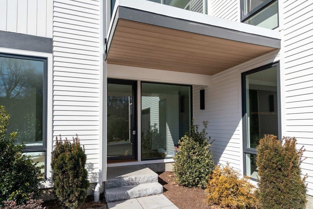 21 White Oak Road Newton, MA 02468 - Photo 22 of 27 a front view of a house