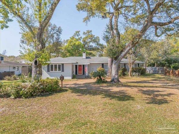 $685,000 | 15 Lakeside Drive, Pensacola, FL 32507