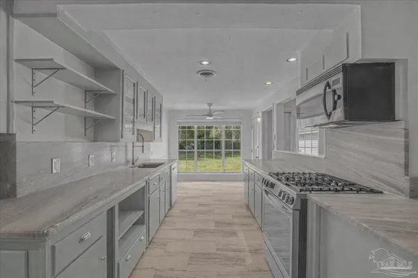 $685,000 | 15 Lakeside Drive, Pensacola, FL 32507