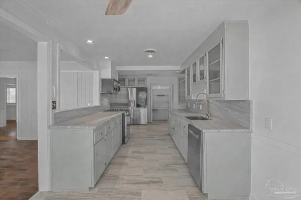 $685,000 | 15 Lakeside Drive, Pensacola, FL 32507