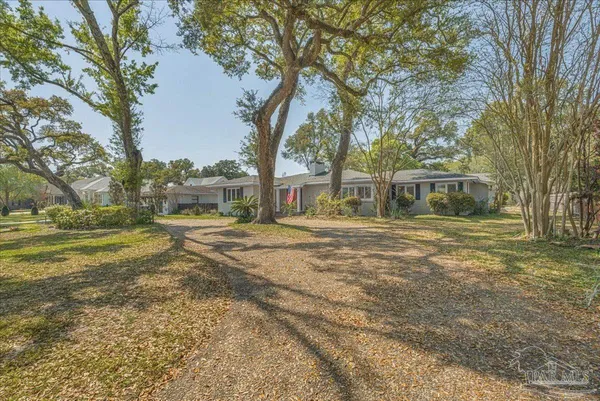$685,000 | 15 Lakeside Drive, Pensacola, FL 32507