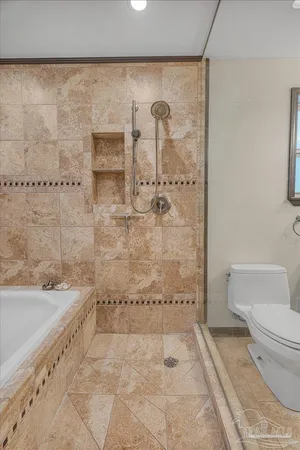 $685,000 | 15 Lakeside Drive, Pensacola, FL 32507