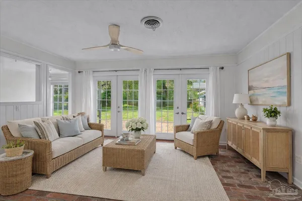 $685,000 | 15 Lakeside Drive, Pensacola, FL 32507