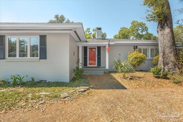 $685,000 | 15 Lakeside Drive, Pensacola, FL 32507
