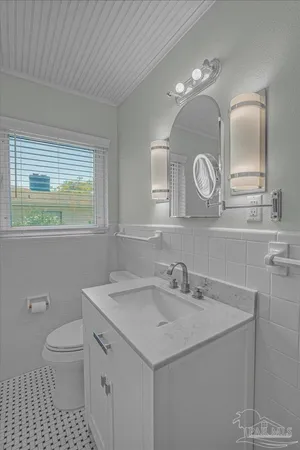 $685,000 | 15 Lakeside Drive, Pensacola, FL 32507
