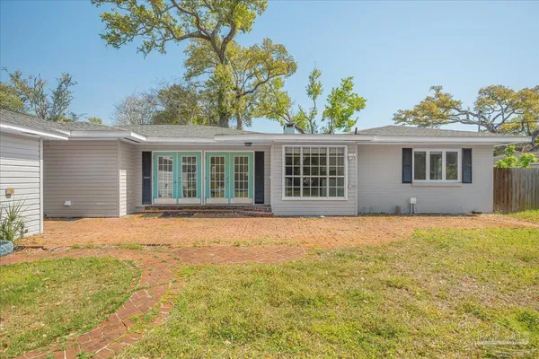 $685,000 | 15 Lakeside Drive, Pensacola, FL 32507