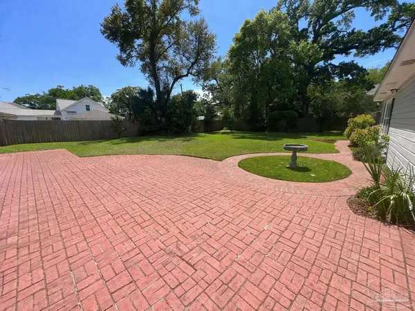 $685,000 | 15 Lakeside Drive, Pensacola, FL 32507