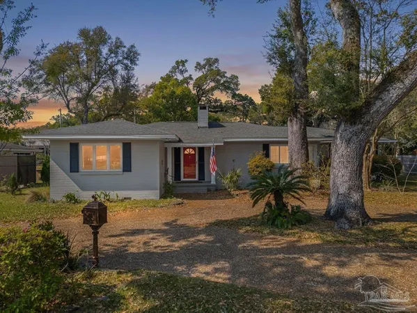 $685,000 | 15 Lakeside Drive, Pensacola, FL 32507