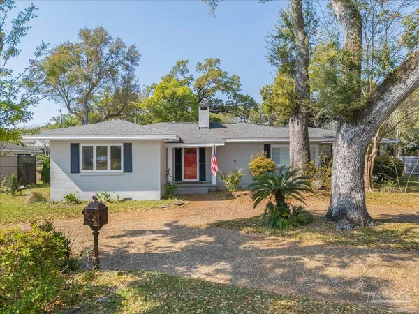 $685,000 | 15 Lakeside Drive, Pensacola, FL 32507
