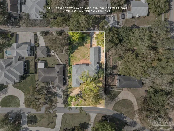 $685,000 | 15 Lakeside Drive, Pensacola, FL 32507