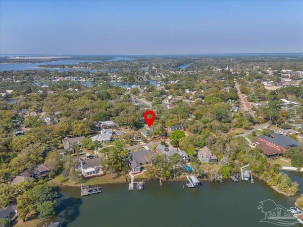$685,000 | 15 Lakeside Drive, Pensacola, FL 32507