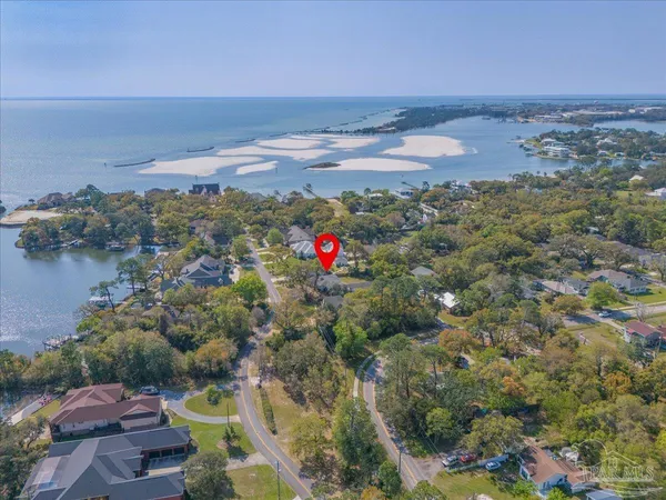 $685,000 | 15 Lakeside Drive, Pensacola, FL 32507