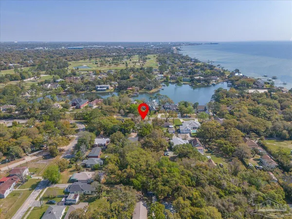 $685,000 | 15 Lakeside Drive, Pensacola, FL 32507