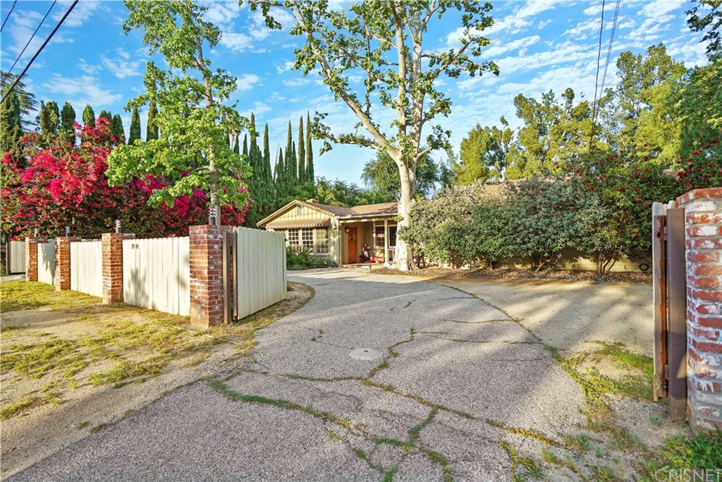 9944 Shoup Avenue Chatsworth, CA 91311 - Photo 2 of 37