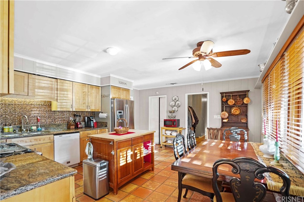 9944 Shoup Avenue Chatsworth, CA 91311 - Photo 11 of 37