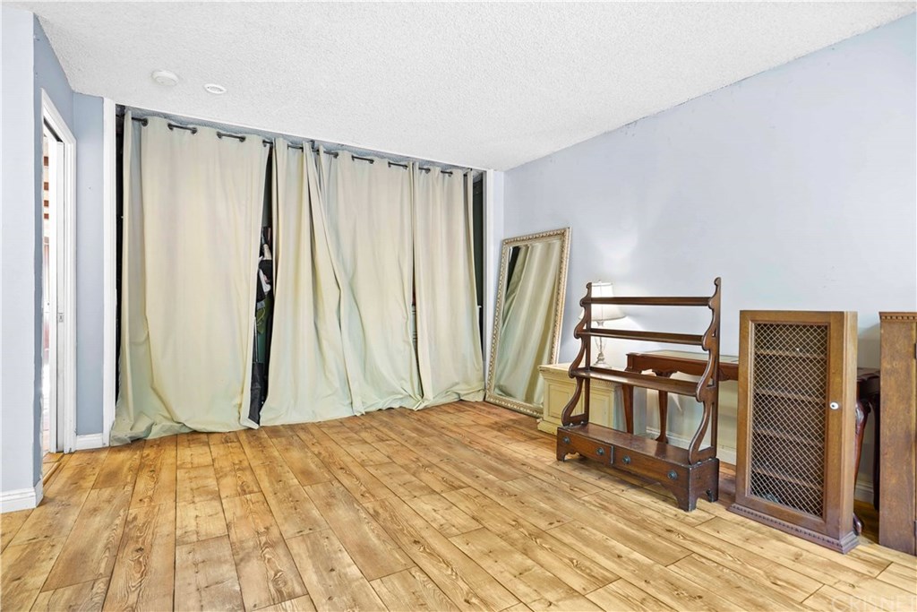 9944 Shoup Avenue Chatsworth, CA 91311 - Photo 14 of 37