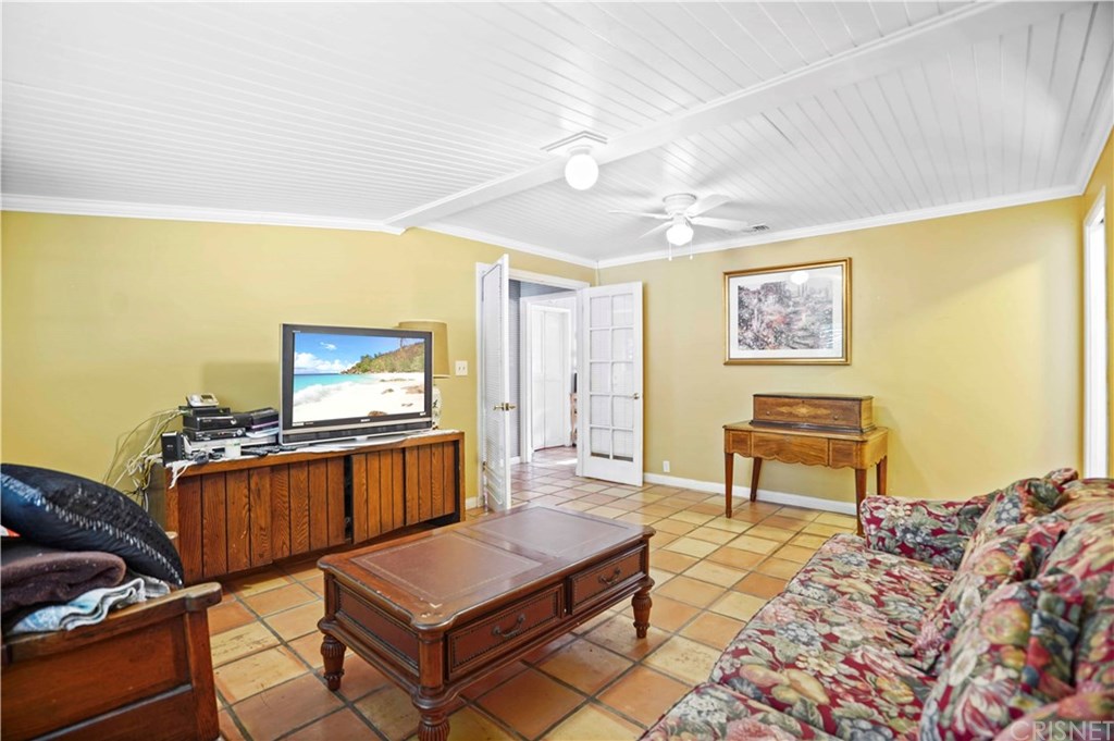 9944 Shoup Avenue Chatsworth, CA 91311 - Photo 17 of 37