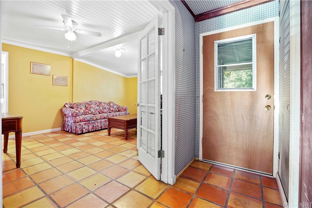 9944 Shoup Avenue Chatsworth, CA 91311 - Photo 19 of 37