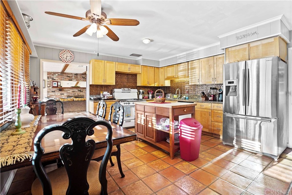 9944 Shoup Avenue Chatsworth, CA 91311 - Photo 22 of 37