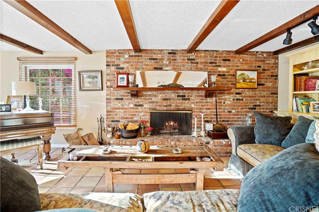 9944 Shoup Avenue Chatsworth, CA 91311 - Photo 6 of 37