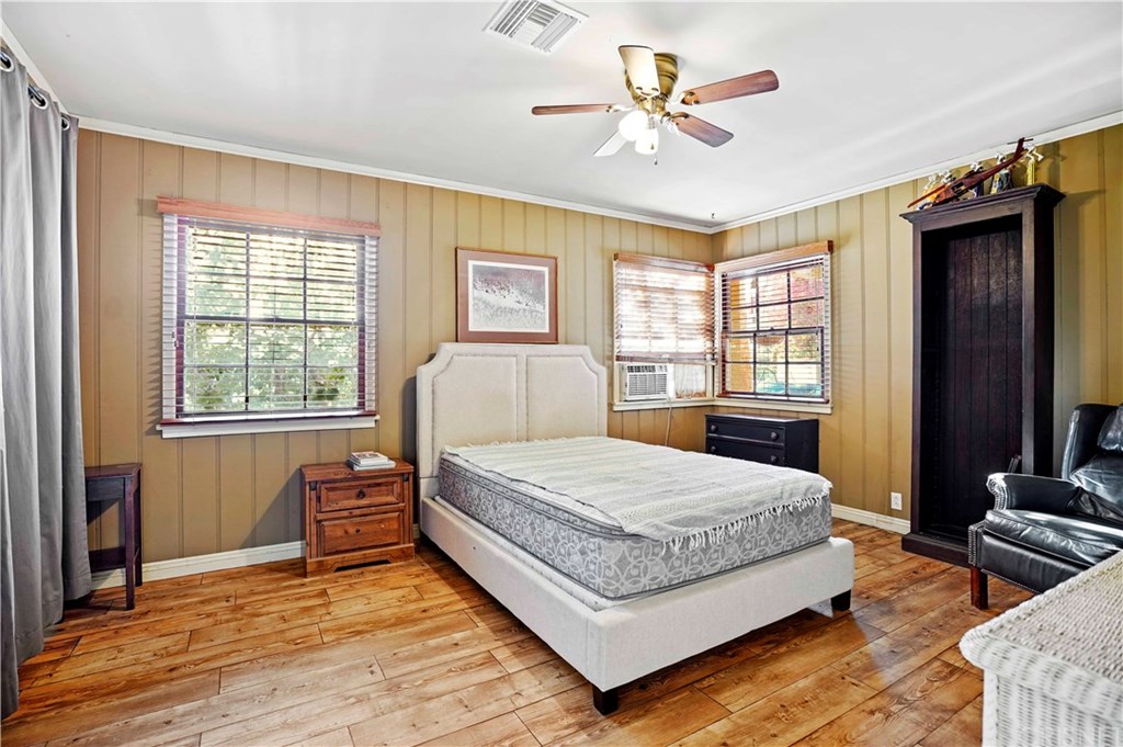 9944 Shoup Avenue Chatsworth, CA 91311 - Photo 7 of 37