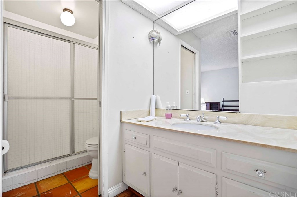 9944 Shoup Avenue Chatsworth, CA 91311 - Photo 10 of 37