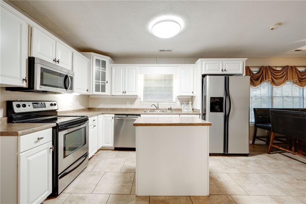 110 Pinewood Way Dalton, GA 30721 - Photo 23 of 35 a kitchen with a sink stove and refrigerator