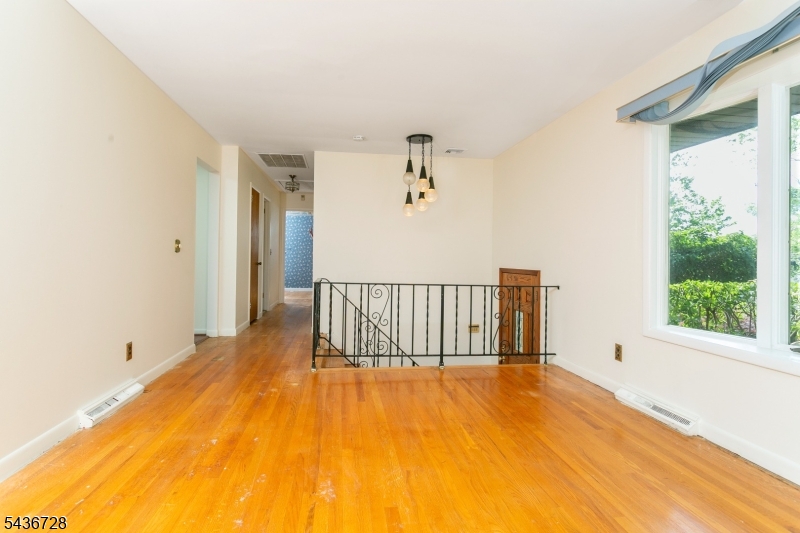 44 Adelphia Road Parsippany, NJ 07054 - Photo 9 of 32