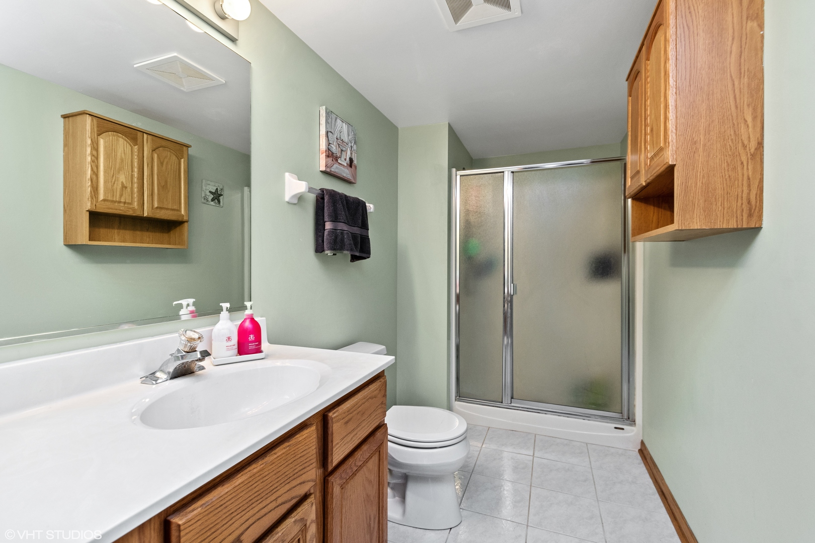 6850 Ridge Point Drive, Unit 1A Oak Forest, IL 60452 - Photo 14 of 20 a bathroom with a sink toilet and shower