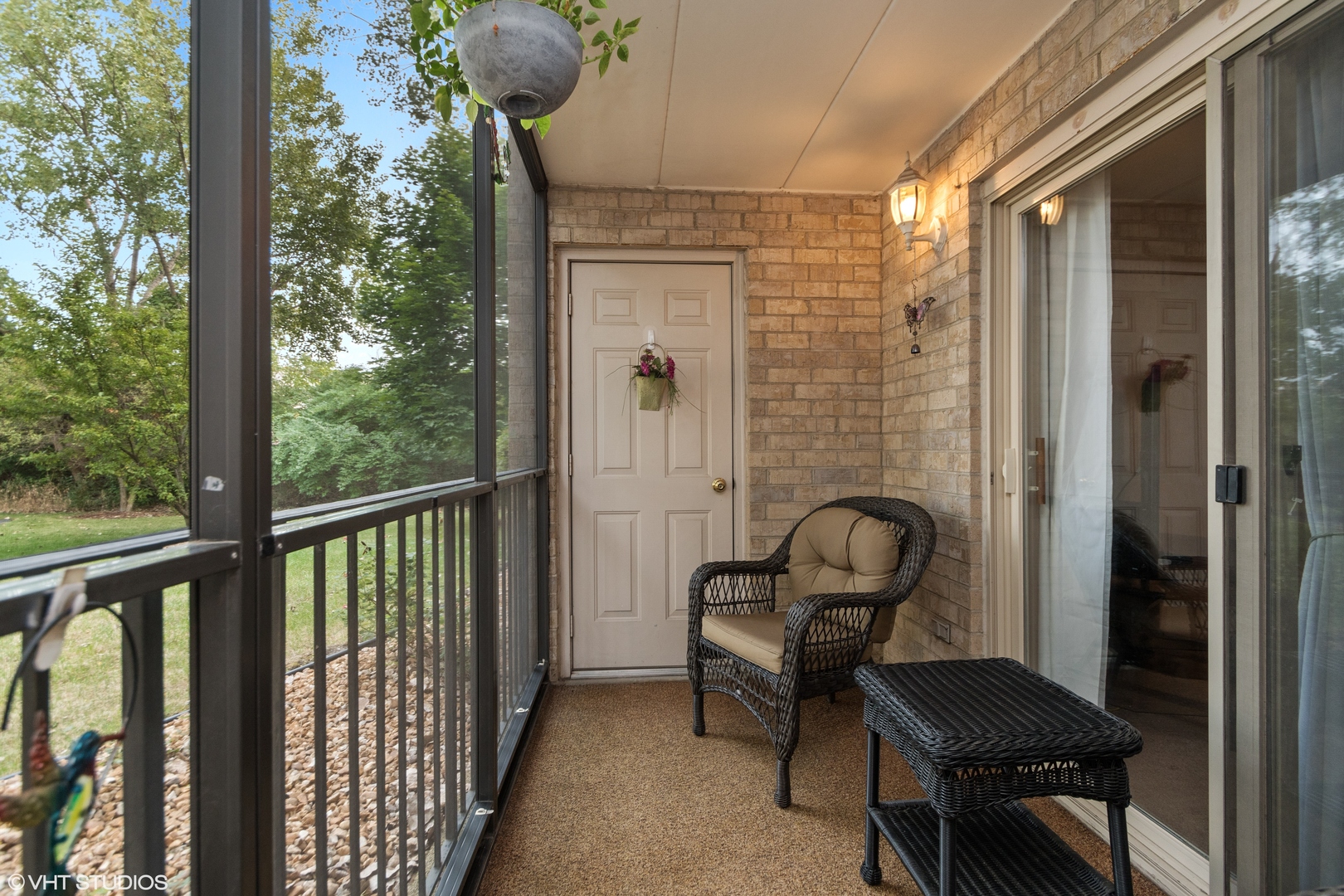 6850 Ridge Point Drive, Unit 1A Oak Forest, IL 60452 - Photo 18 of 20 a room with patio