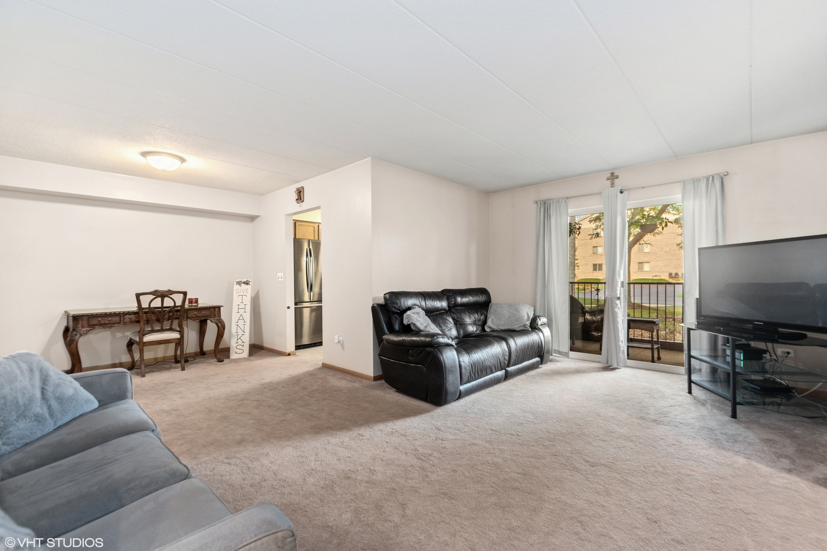 6850 Ridge Point Drive, Unit 1A Oak Forest, IL 60452 - Photo 6 of 20 a living room with furniture and a flat screen tv